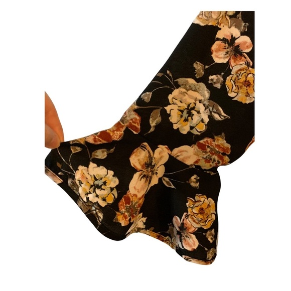 Ophelia Roe Sz Lg black button down floral top with bell/ruffled sleeves &  hem - Picture 5 of 9